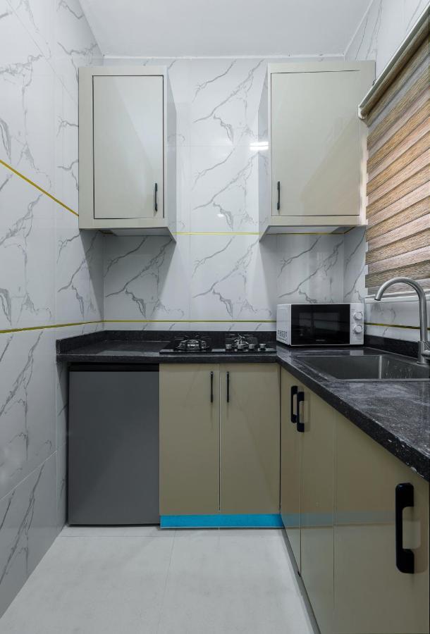 Bkt Cribs - Apartments & Suites Abuja Bagian luar foto