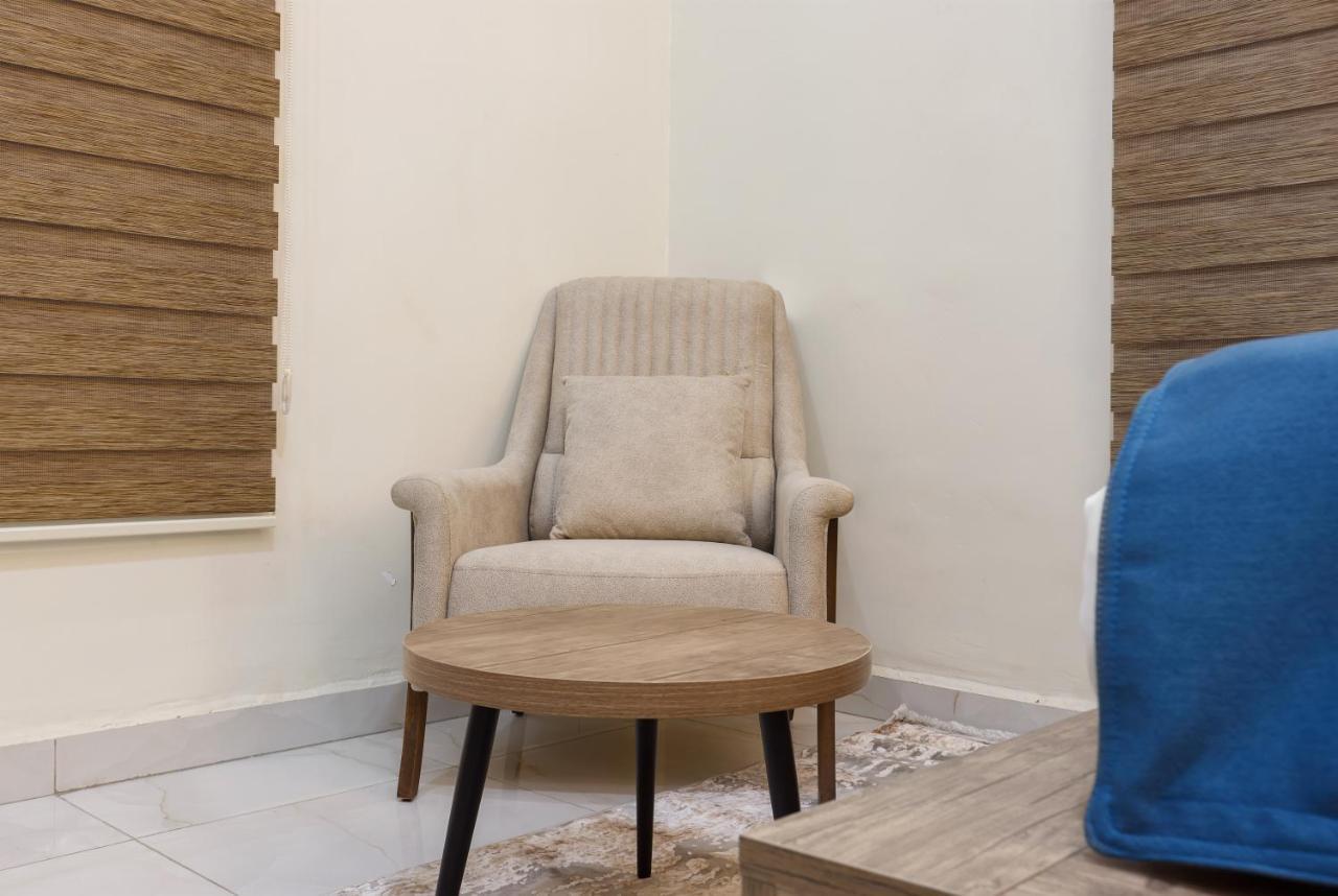 Bkt Cribs - Apartments & Suites Abuja Bagian luar foto