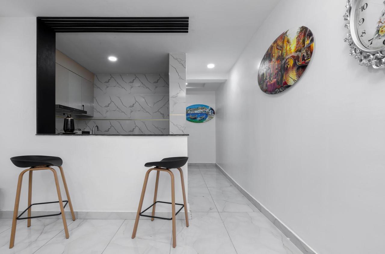 Bkt Cribs - Apartments & Suites Abuja Bagian luar foto